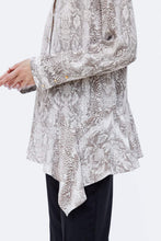 Load image into Gallery viewer, ANIMAL PRINT ASYMMETRIC SHIRT
