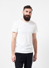 Carica l&#39;immagine nel visualizzatore di Gallery, Comfort Tee in White Wool Blend
