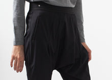 Load image into Gallery viewer, Woven Bermuda Short
