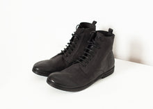 Carica l&#39;immagine nel visualizzatore di Gallery, Combat Ankle Boot in Black
